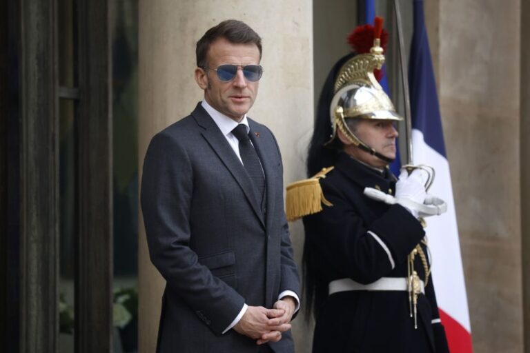 Macron grato a tropas francesas após declarações 