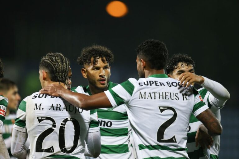 Sporting vence em Arouca com golo de Suárez aos 90+6 e pressiona líder FC Porto