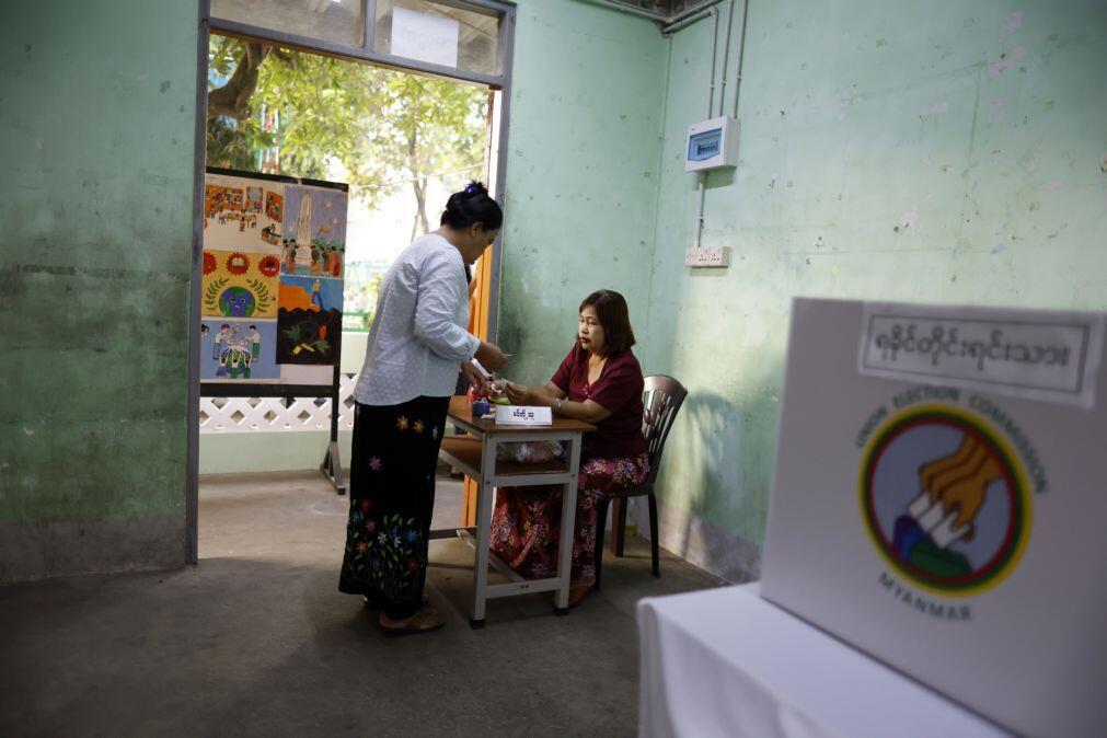 Partido pró-junta militar em Myanmar reivindica vitória nas legislativas
