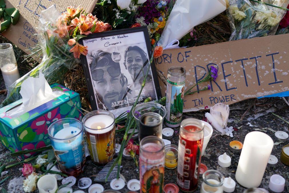 Centenas protestam em Minneapolis após morte de homem às mãos de agentes de imigração