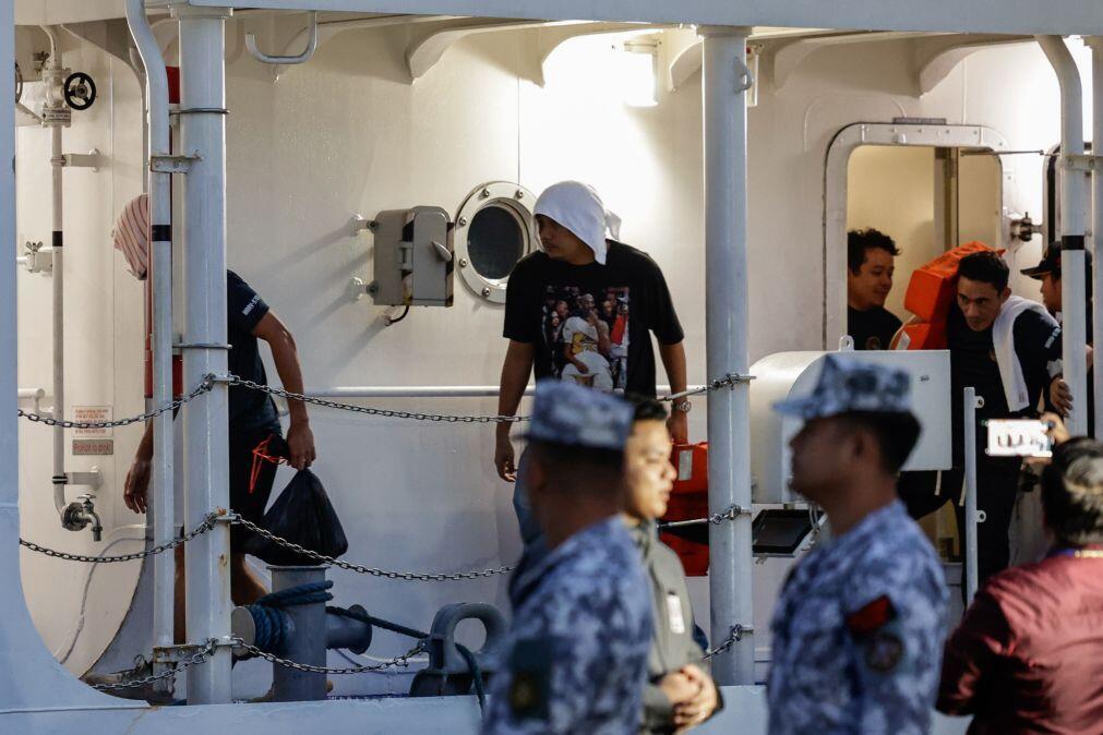 Novo balanço eleva para 15 número de mortos em naufrágio nas Filipinas