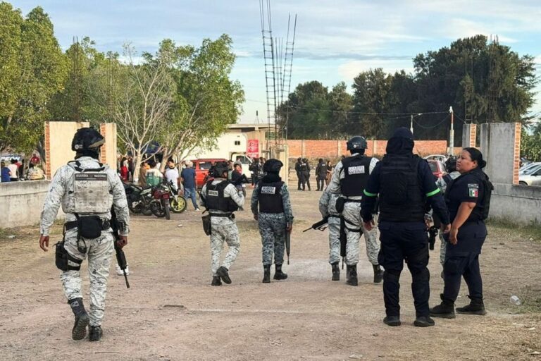 Pelo menos 11 mortos em ataque armado num campo de futebol no México