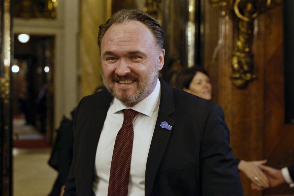 Comissário europeu defende que UE não deve ficar dependente de energia dos EUA
