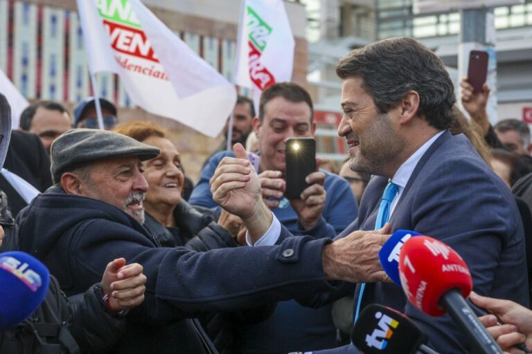 Ventura recusa comentar ligação de deputado a grupo neonazi e ataca jornalistas