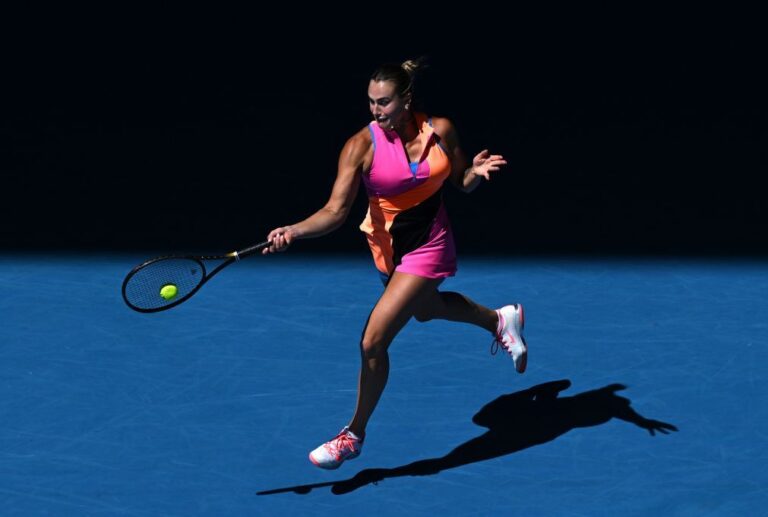 Líder mundial Sabalenka afasta Jovic e segue para as meias do Open da Austrália