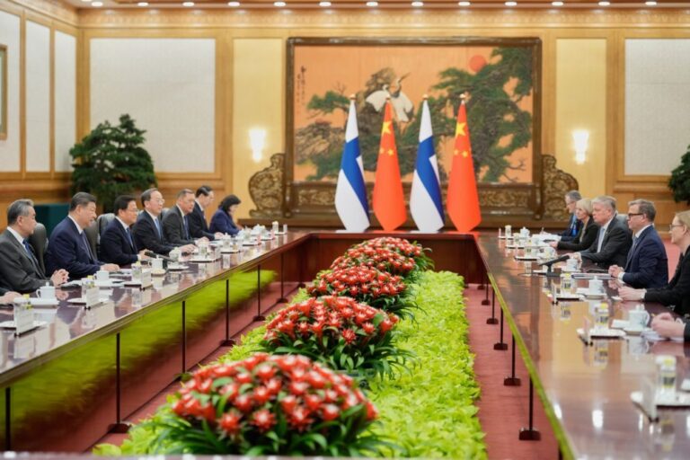 Xi Jinping reafirma apoio à ONU em encontro com primeiro-ministro finlandês