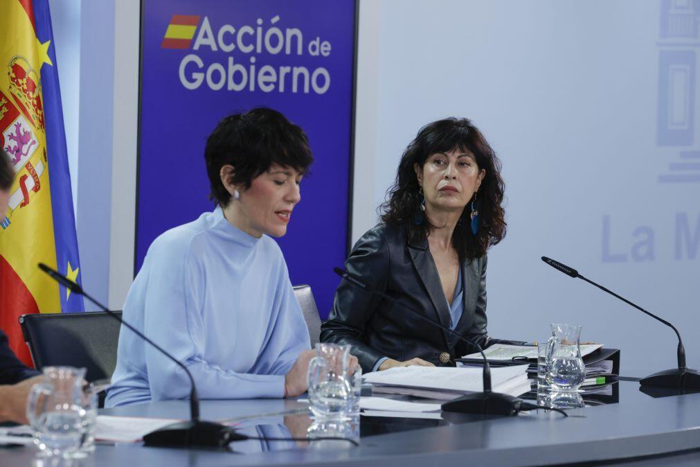 Espanha vai regularizar meio milhão de imigrantes
