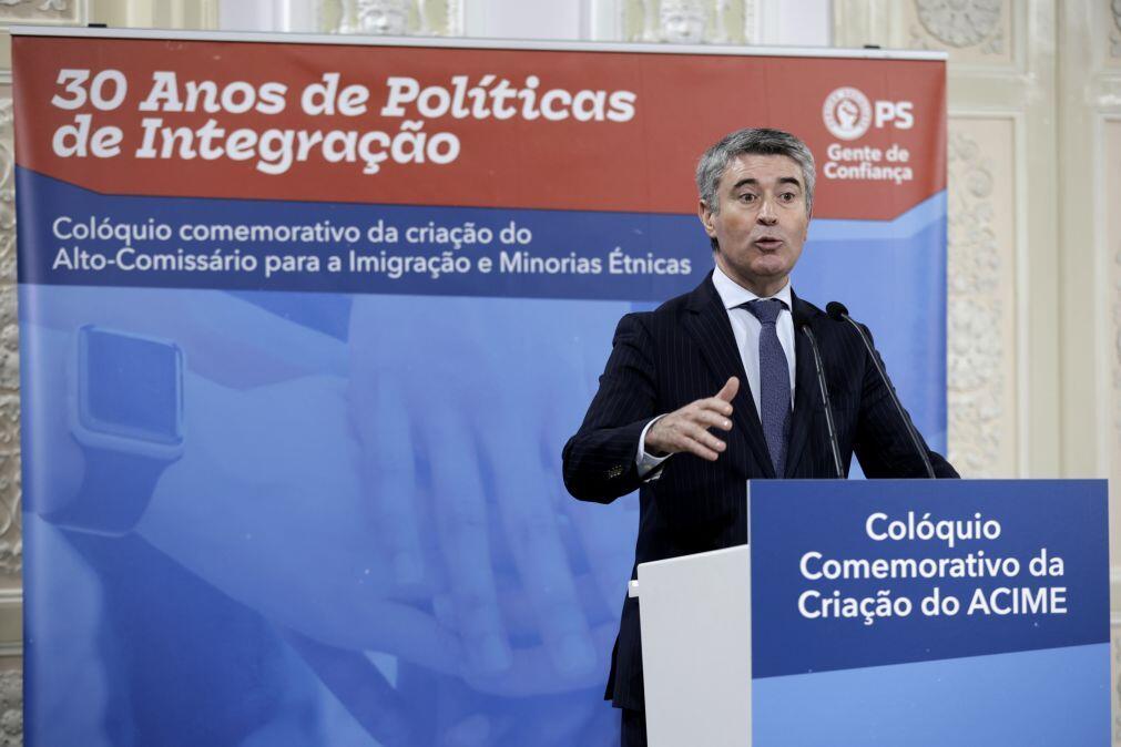 Carneiro considera que Portugal de fronteiras abertas é uma “mentira dita mil vezes” pelo Governo