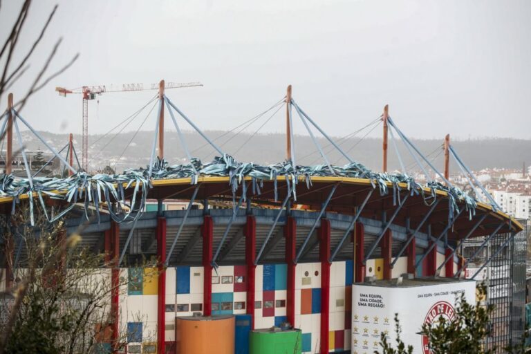 Associação de Futebol de Leiria adia jogos devido ao 