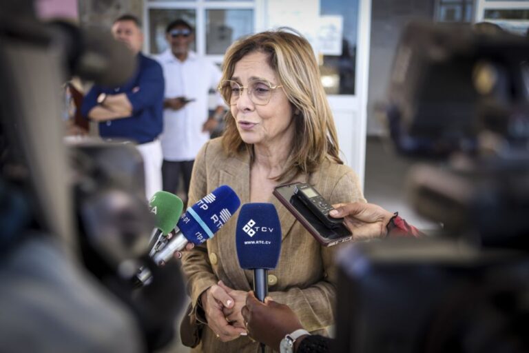 Ministra da Saúde destaca ganhos na formação em projeto de apoio em Cabo Verde