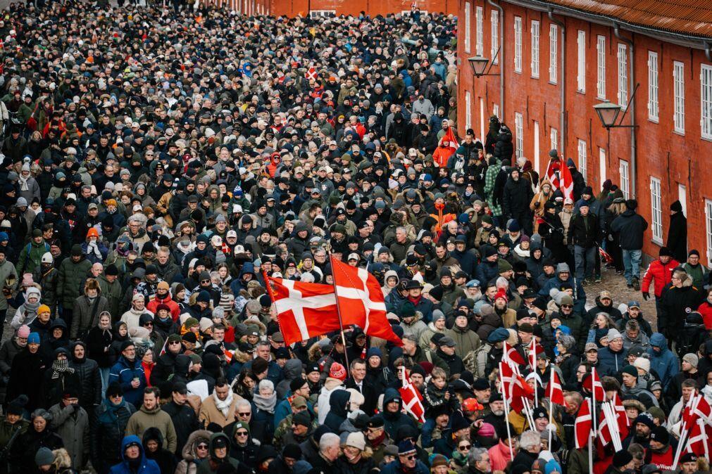 Pelo menos 10.000 pessoas protestam na Dinamarca contra declarações de Trump sobre Afeganistão