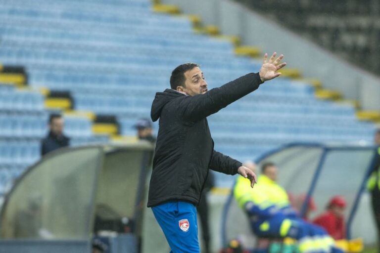 Treinador Vasco Matos deixa comando do Santa Clara
