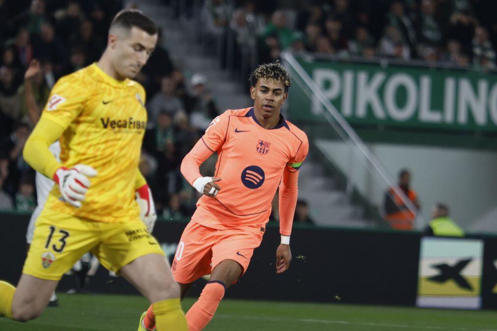 FC Barcelona vence em Elche mesmo imensamente perdulário