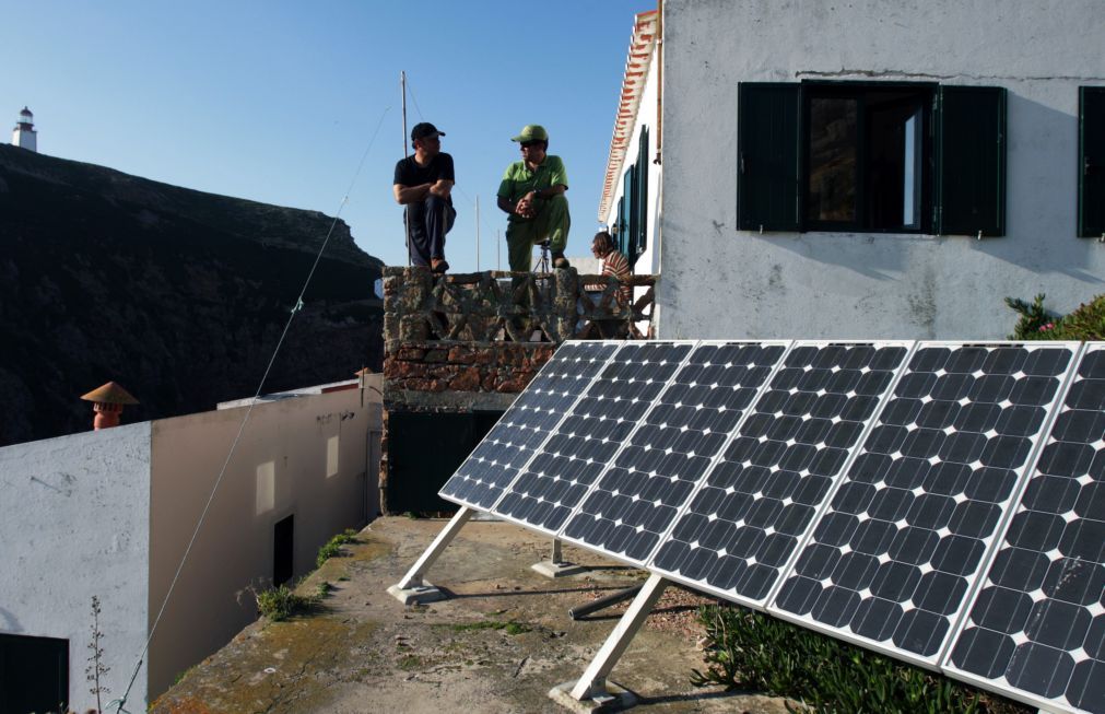 Governo vai lançar novo apoio à aquisição de painéis solares para famílias