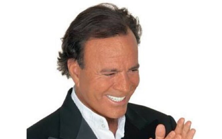 Julio Iglesias  - Escândalo! Cantor acusado de agredir sexualmente as empregadas: “Casa dos horrores…”