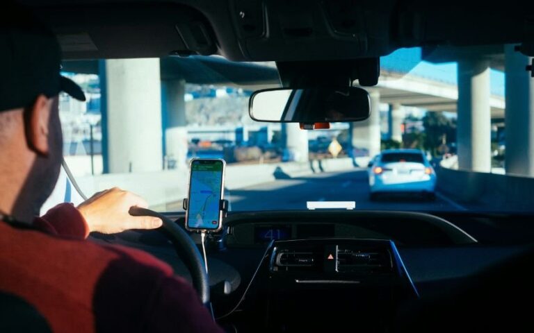 Lisboa Jovem adormeceu no Uber e acordou com o motorista a tentar violá-la