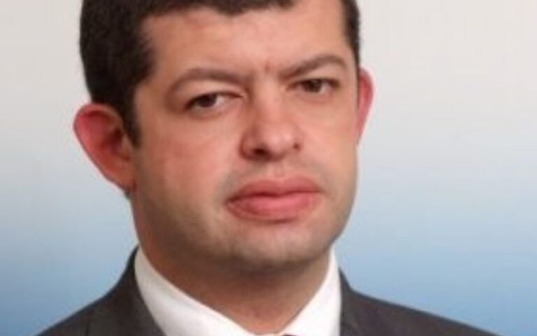 Pedro Ferraz Reis Banqueiro português encontrado morto em Hotel moçambicano. Assassinato não está excluído...