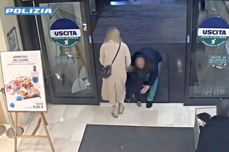Terror em supermercado de Bérgamo: Homem tenta arrancar bebé dos braços da mãe