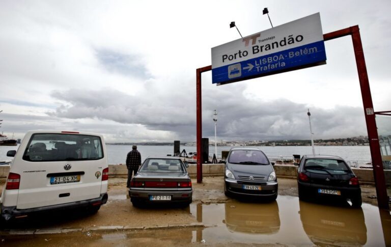 Localidade de Porto Brandão em Almada evacuada por risco de deslizamento de terras