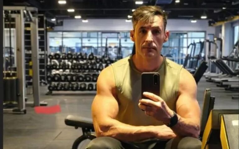 1ª Companhia A dieta rígida que o instrutor Marques segue para manter os músculos definidos: 