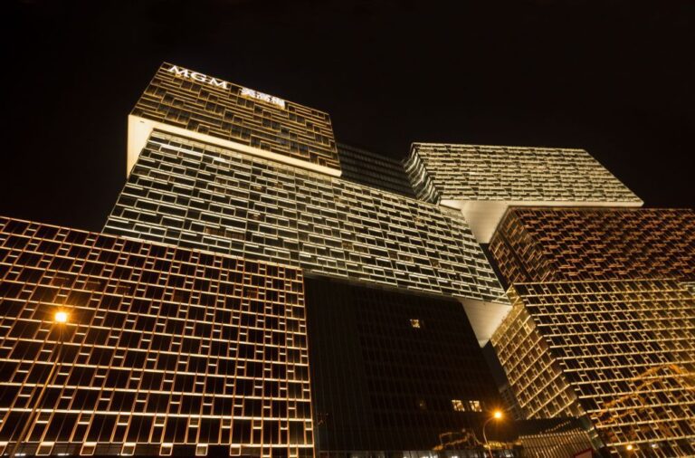 Lucros da operadora de jogo em Macau MGM China aumentam 10,7% em 2025