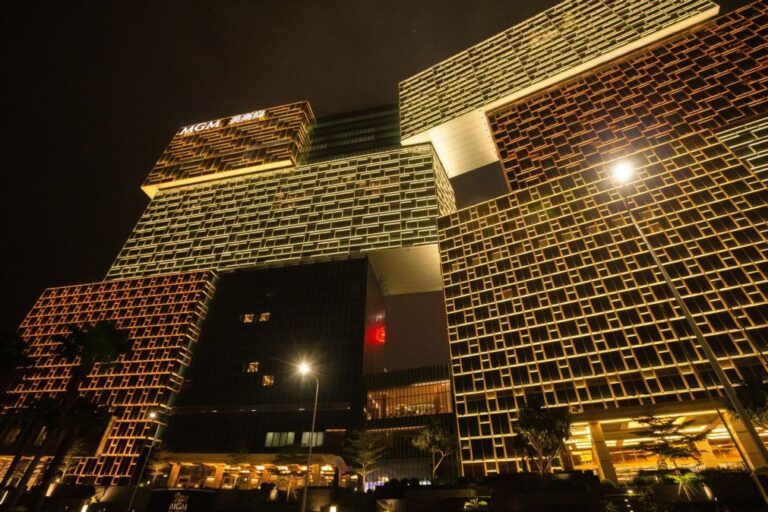 Lucros da operadora de jogo em Macau MGM China aumentam 10,7% em 2025
