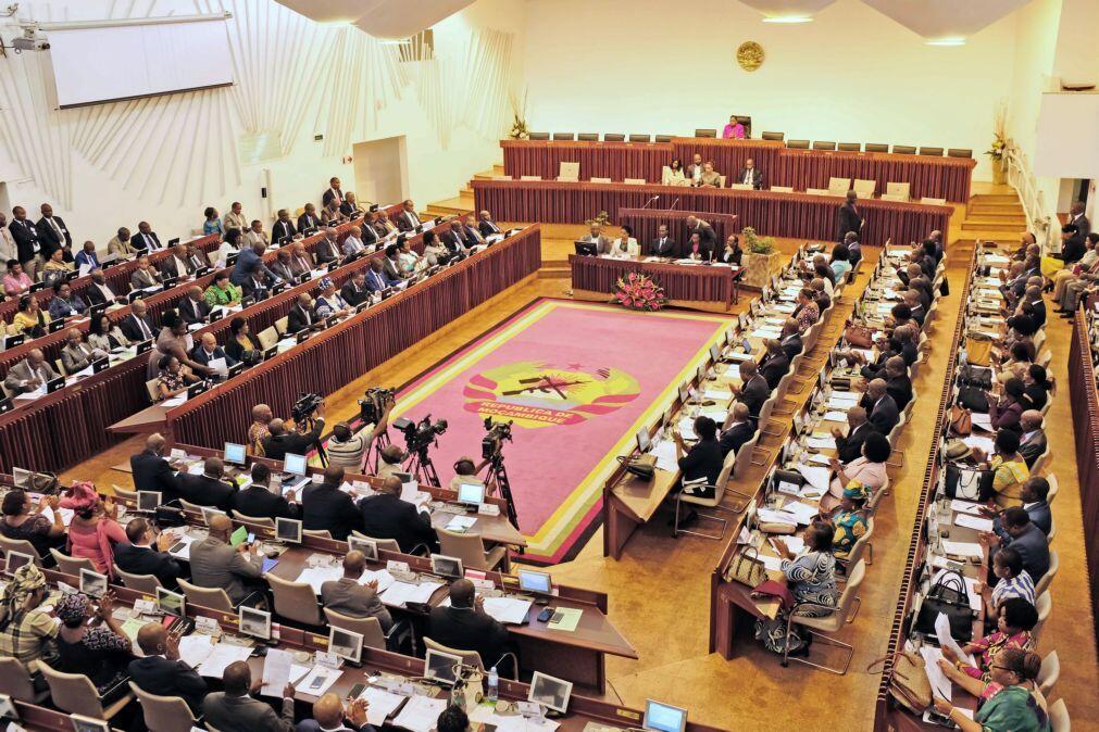 Parlamento moçambicano retoma hoje com leis da comunicação social na agenda