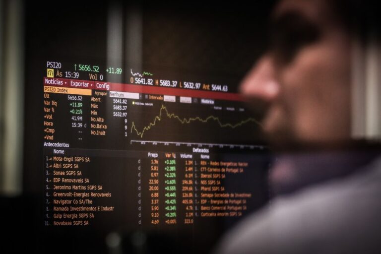 PSI em novo máximo desde junho de 2008 com Navigator a subir 1,42% e BCP a cair 1,54%