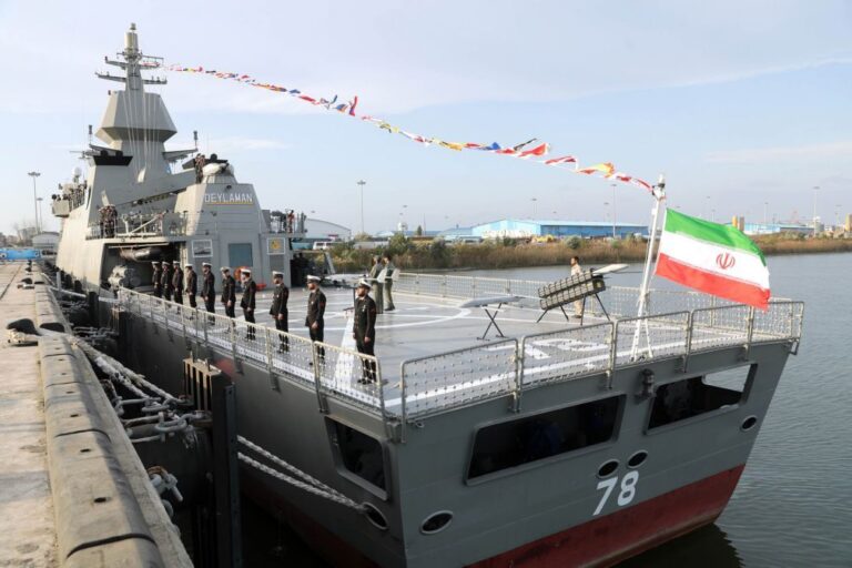 Guarda Revolucionária iraniana alertou navios para fecho do estreito de Ormuz - Força Naval da UE