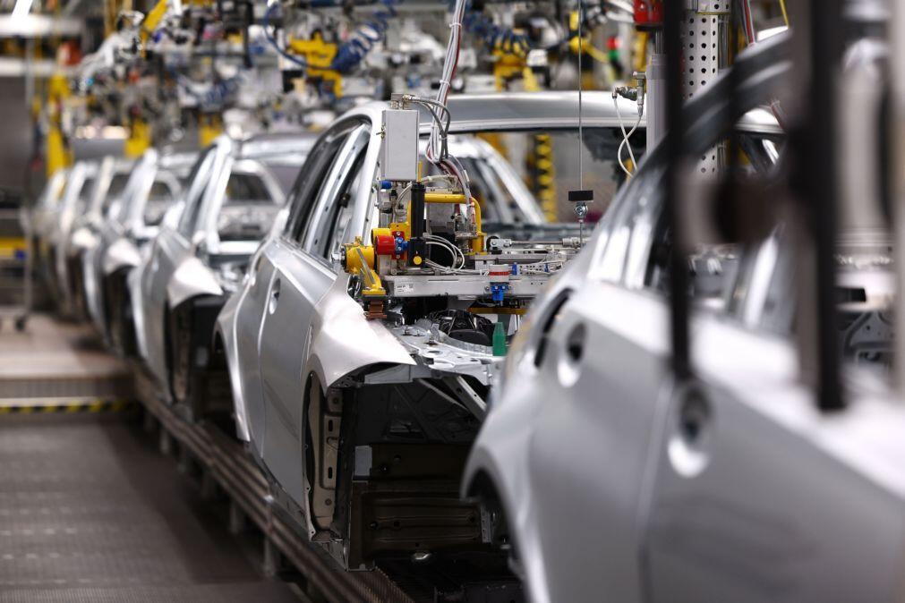 BMW aposta em robôs humanoides para automatizar tarefas em fábrica na Alemanha