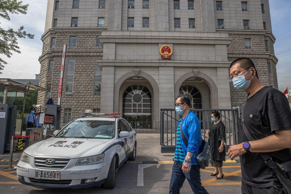 Ex-ministro da Justiça chinês Tang Yijun condenado à prisão perpétua por corrupção