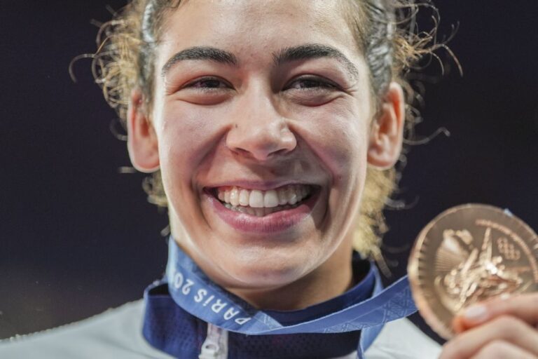 Judoca Patrícia Sampaio recebe em Belém comenda da Ordem de Mérito