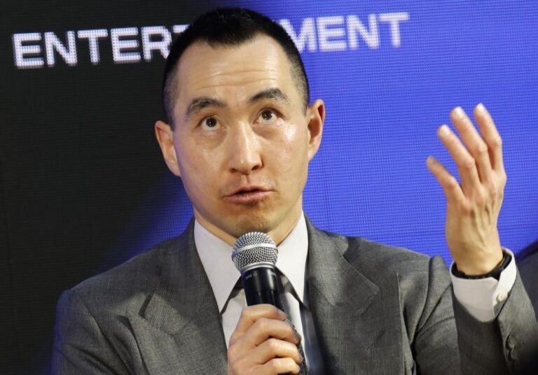 Lucros da operadora de casinos em Macau Melco quadruplicam em 2025