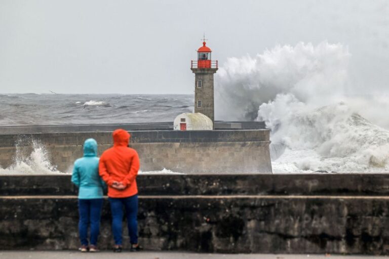 Seis distritos do litoral norte e centro sob aviso amarelo para agitação marítima