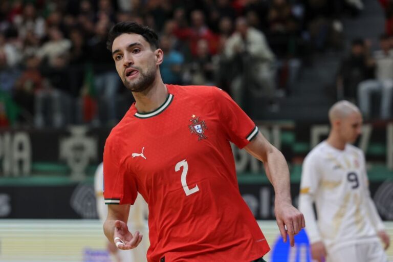 Portugal perde final com Espanha e falha 'tri' no Europeu de futsal
