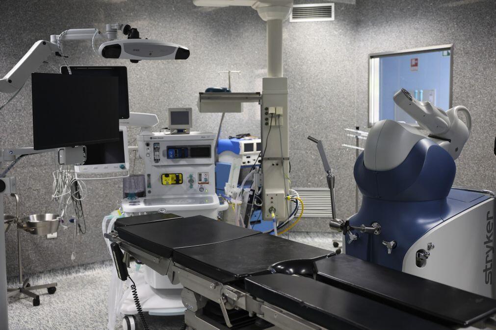 Mais de um milhão de utentes aguardavam consulta e 264 mil por cirurgia no final de 2025