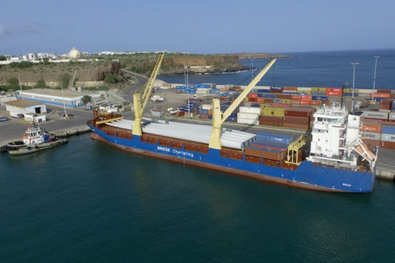 Portos de Cabo Verde movimentaram mais mercadorias e menos passageiros em 2025