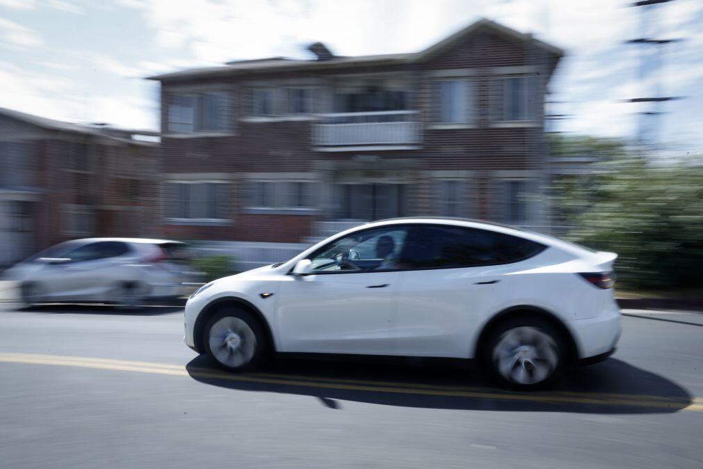 China proíbe maçanetas embutidas em carros a partir de 2027 por razões de segurança