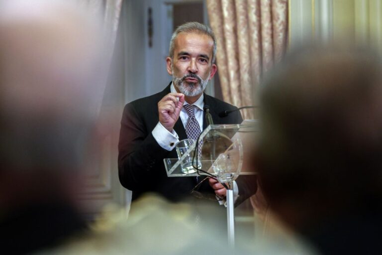 Portugal ao lado da Ucrânia espera acordo de paz este ano - Paulo Rangel