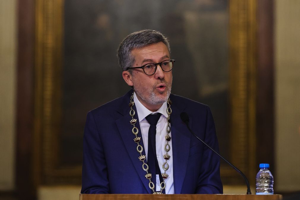 Carlos Moedas passa a ter maioria absoluta com vereadora que se desfiliou do Chega