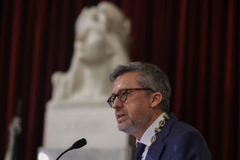 Carlos Moedas apela a lisboetas para não saírem de casa e reforça apoio