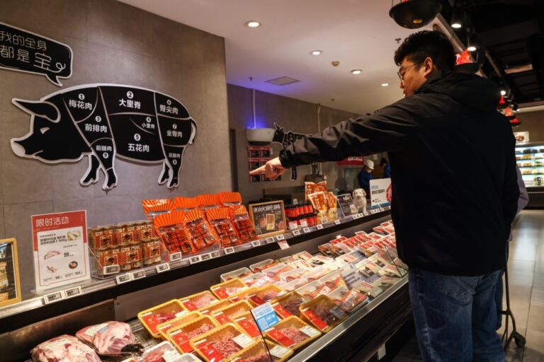 Maior criador de porcos da China prepara entrada em bolsa