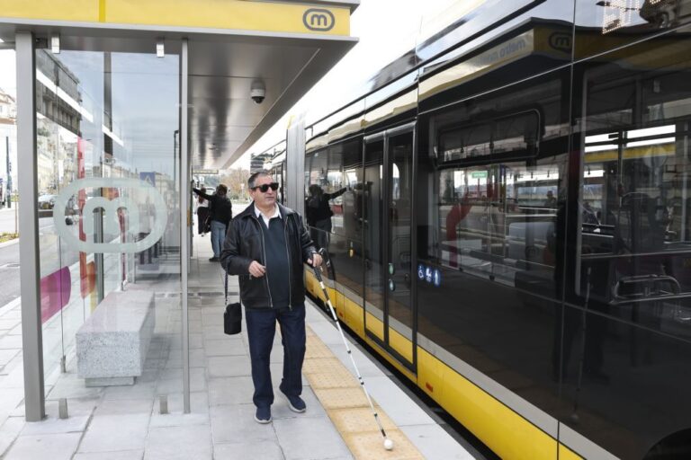 Fase experimental do metrobus do Porto dura um mês com frequências de 10 minutos