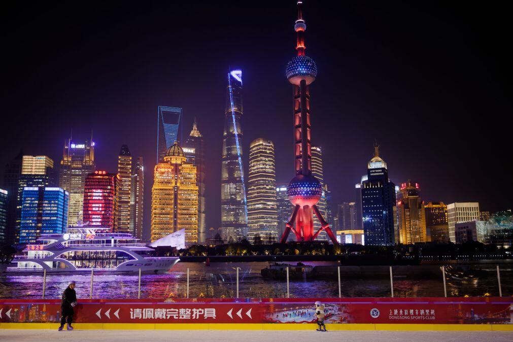 Investimento direto da China no estrangeiro atinge máximo desde 2018 – relatório