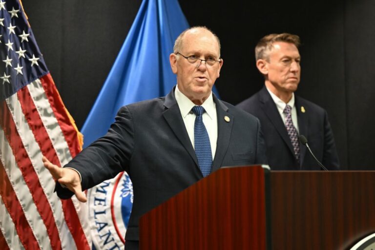 Trump retira 700 agentes federais do Minnesota