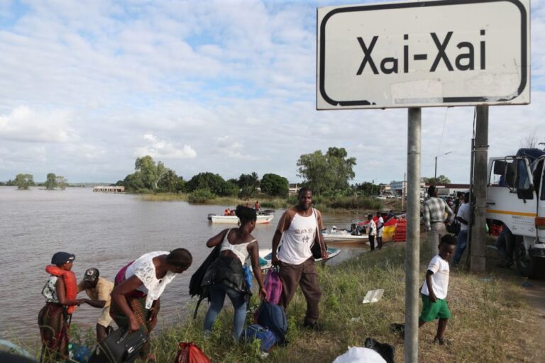Três funcionários detidos por desvio de donativos para vítimas de cheias em Moçambique