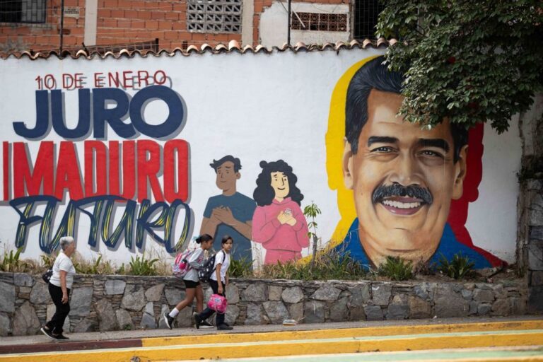 Subida dos preços e desvalorização do bolívar preocupam luso-venezuelanos um mês após captura de Maduro