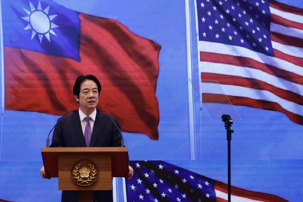Taiwan diz que laços com EUA são “sólidos como uma rocha” após chamada Trump-Xi