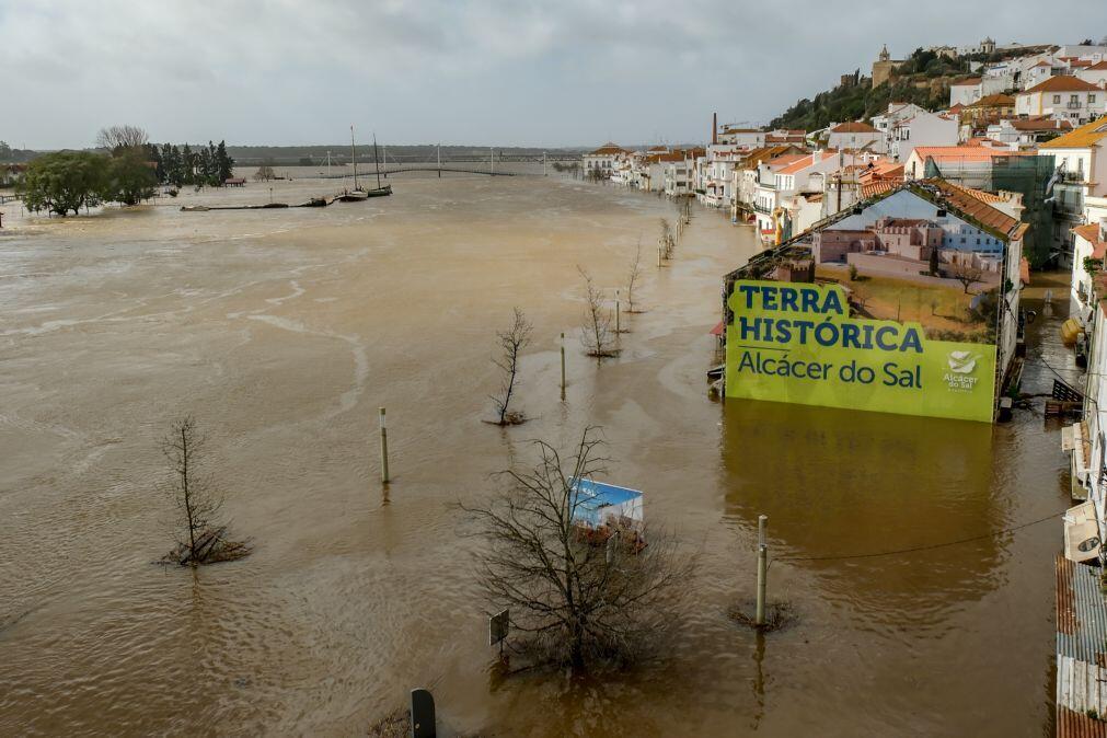 Aguiar-Branco em Alcácer do Sal no “Parlamento próximo” dedicado ao distrito de Setúbal