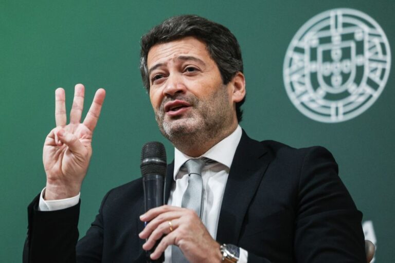 Ventura saúda decisão de Marcelo de adiar visita a Madrid